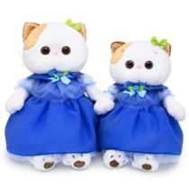 Cat Li-Li in blue dress