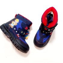 Ankle-high shoes with velcro